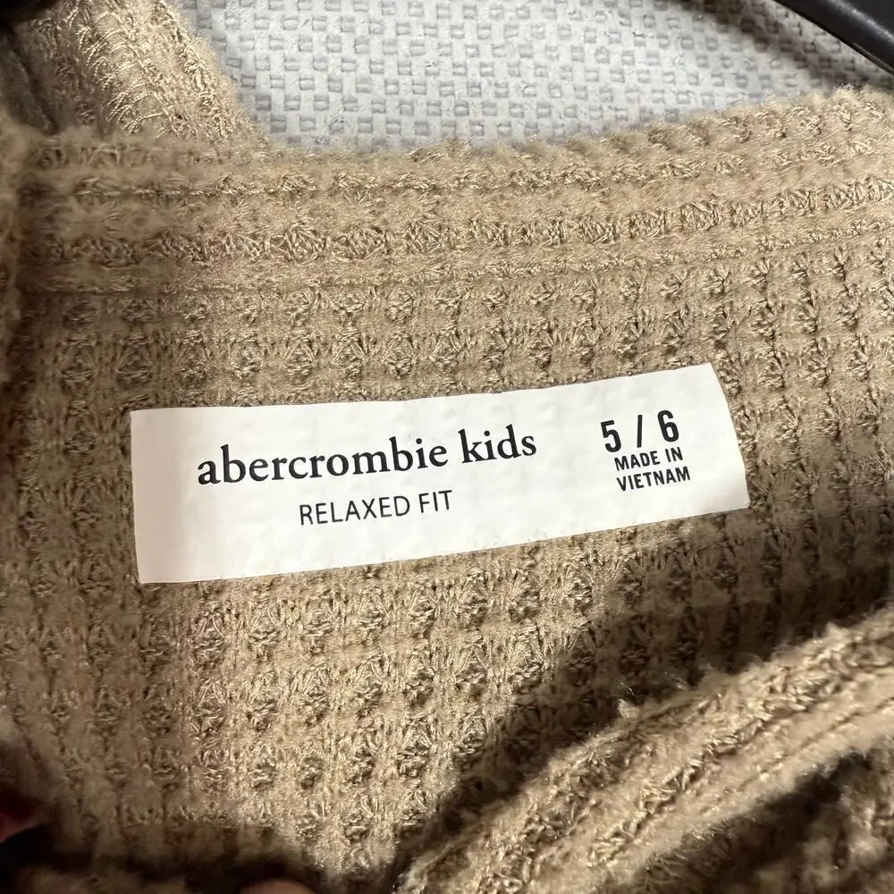 Abercrombie Kids Tan Waffle Knit Hoodie Sweatshirt Size 5/6 Relaxed Fit